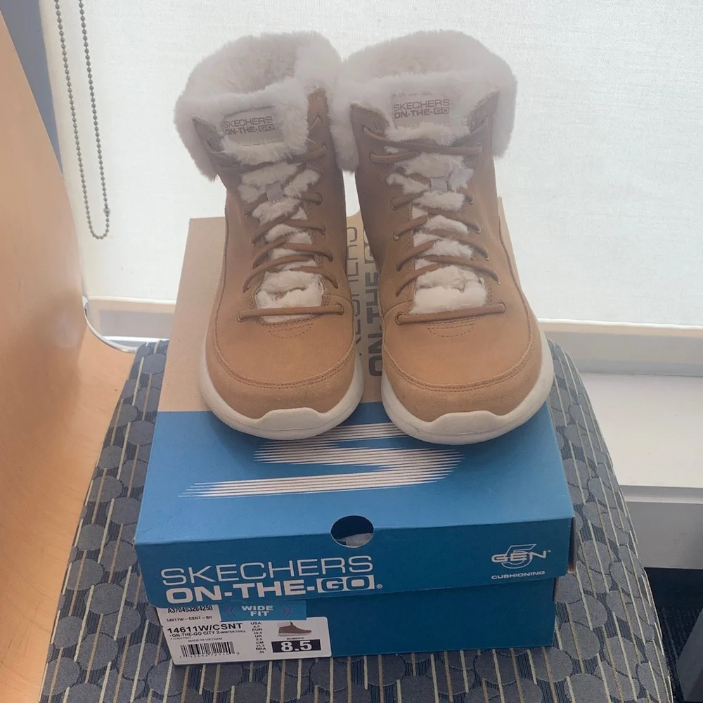 Skechers Women’s Tan Faux-Fur Collar Lace-Up Boots